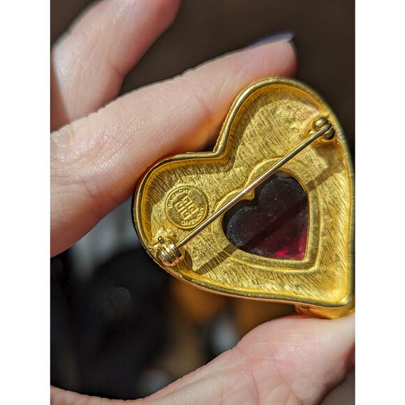 Vintage Givenchy Cherub Lucite Heart Brooch Jewelry RARE Rhinestone Pin Gold Red - Picture 13 of 14